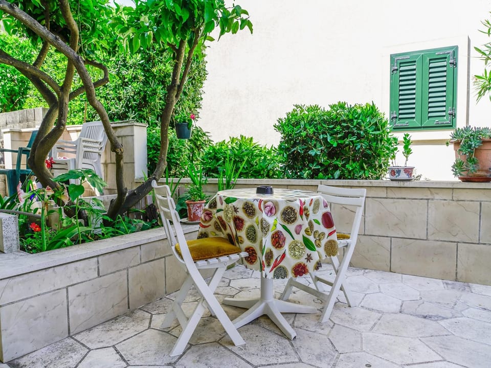 Apartment Mini Brac - One Bedroom Apartment with Terrace ST Hotel in Split-Dalmatia County