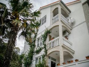 Apartments  Rooms Green Bay - Studio Apartment Hotel in Lika-Senj County