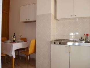 Dugi Rat Seaside Apartments - 2 Bedroom 6 Hotel in Split-Dalmatia County