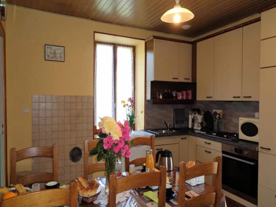 House 5 People Hotel in Auvergne-Rhône-Alpes