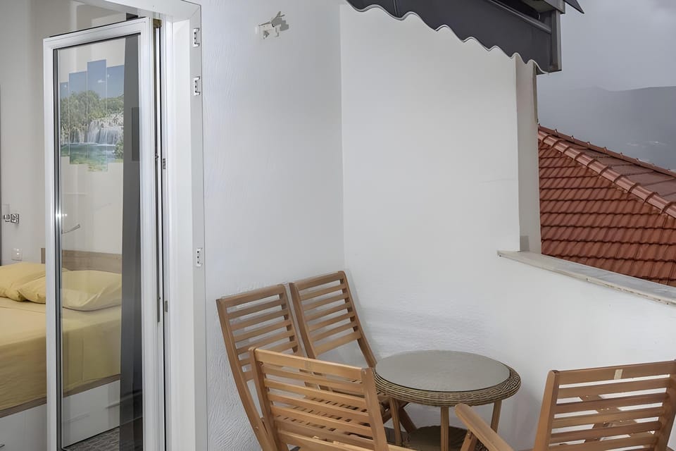 Apartment Mia - Two Bedroom Apartment with Balcony Hotel in Šibenik-Knin County, Croatia