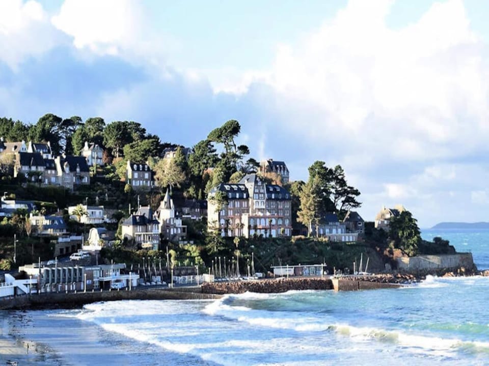 Rooms 5 People Hotel in Perros-Guirec