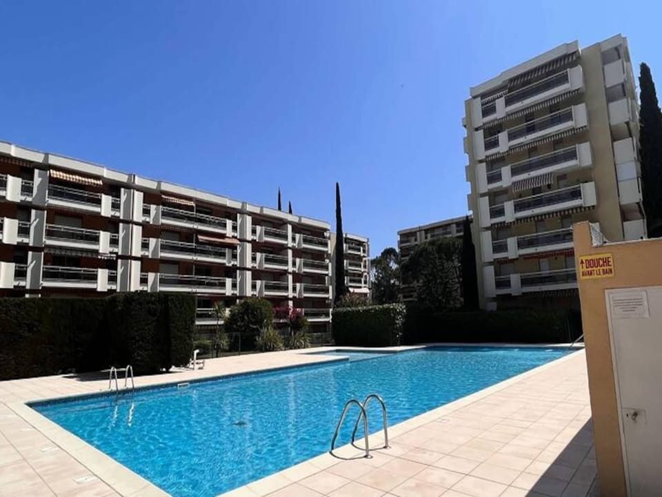 Rooms for 4 People Hotel in Saint-Raphael