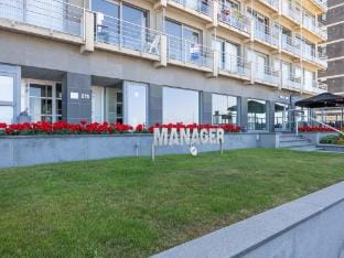 Charming apartment with sea view and parking space Hotel in Middelkerke