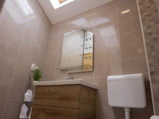 Apartments Stone House Murter - Two Bedroom Apartment with Terrace Hotel in Murter