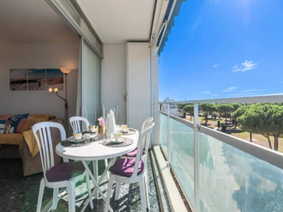 Rooms 5 People Hotel in Le Grau-du-Roi