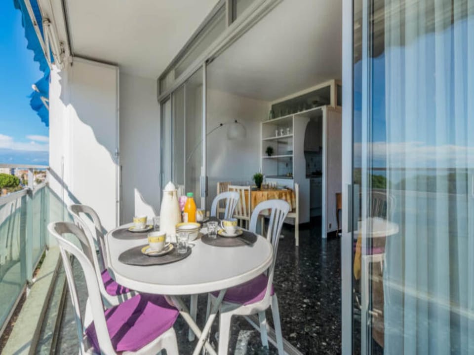 Rooms 5 People Hotel in Le Grau-du-Roi