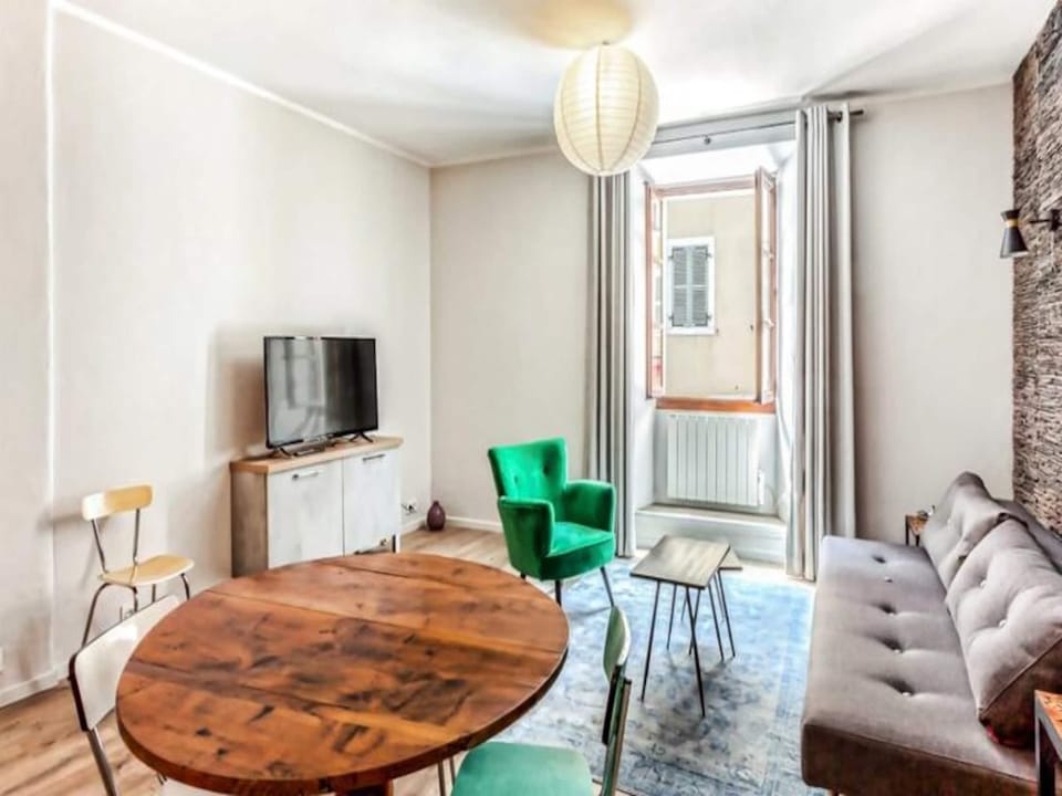 Apartment Thiou for two people Hotel in Annecy