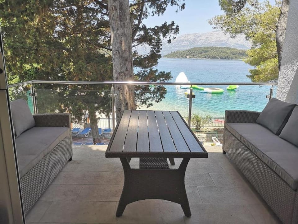 Lumbarda Resort Apartments - Superior Two-Bedroom Apartment with Sea View SUPERIOR 2B2B  A7 Hotel in Dubrovnik-Neretva County