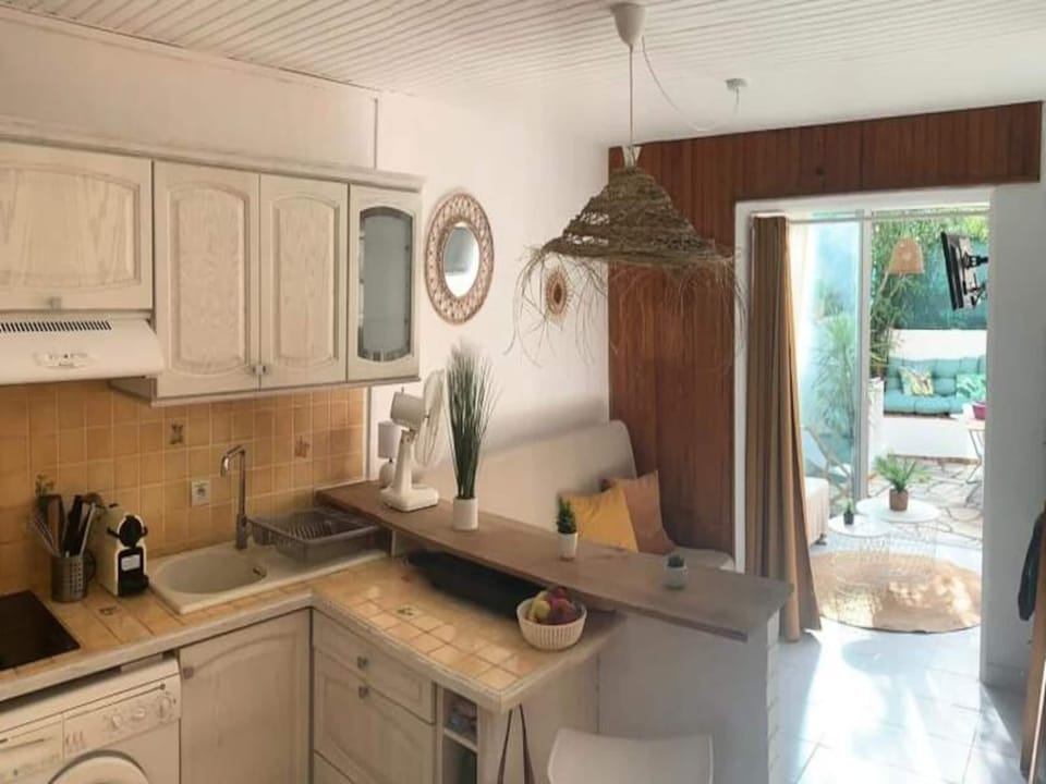 Studio for 4 People Hotel in Fréjus