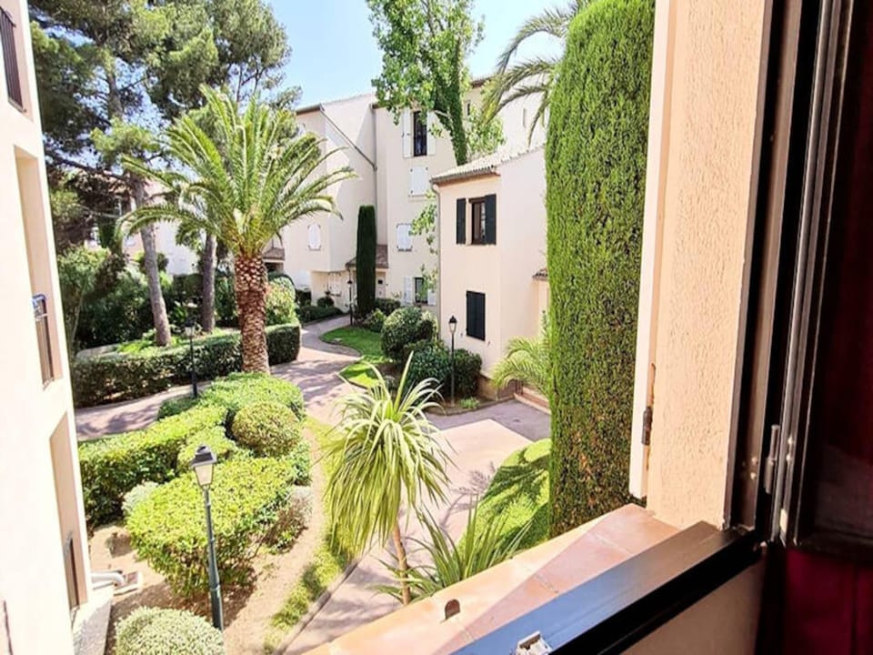 Rooms 6 People Hotel in Six-Fours-les-Plages