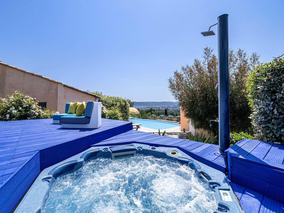 Charming flat in a Provencal villa - 2p Hotel in Grimaud