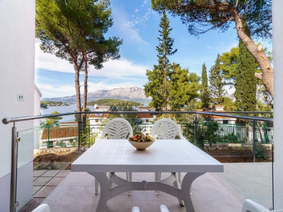 Lumbarda Resort Apartments - Comfort One Bedroom Apartment  E11 Hotel in Dubrovnik-Neretva County