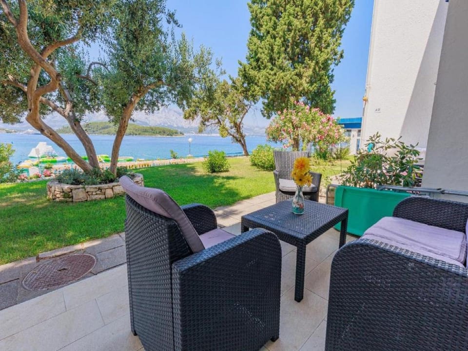 Lumbarda Resort Apartments - Comfort One Bedroom Apartment  E11 Hotel in Dubrovnik-Neretva County