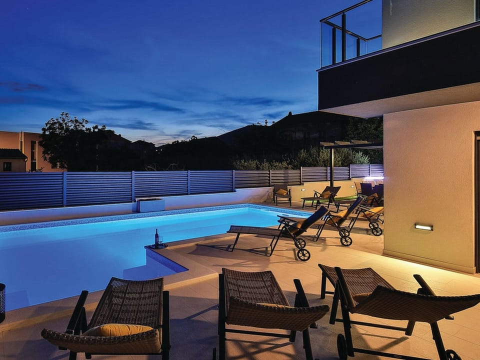 Modern Kastel Villa with Private Pool, Gym, and Large Outdoor Space - Eight Bedroom Villa Hotel in Šibenik-Knin County, Croatia