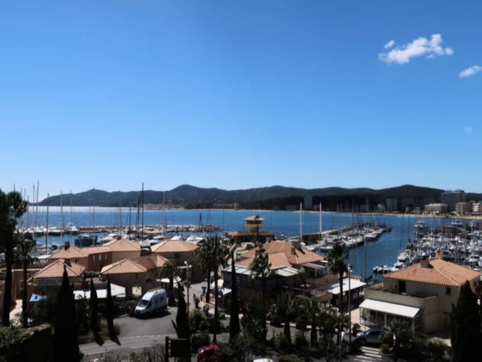 Rooms 4 People Hotel in Rayol-Canadel-sur-Mer