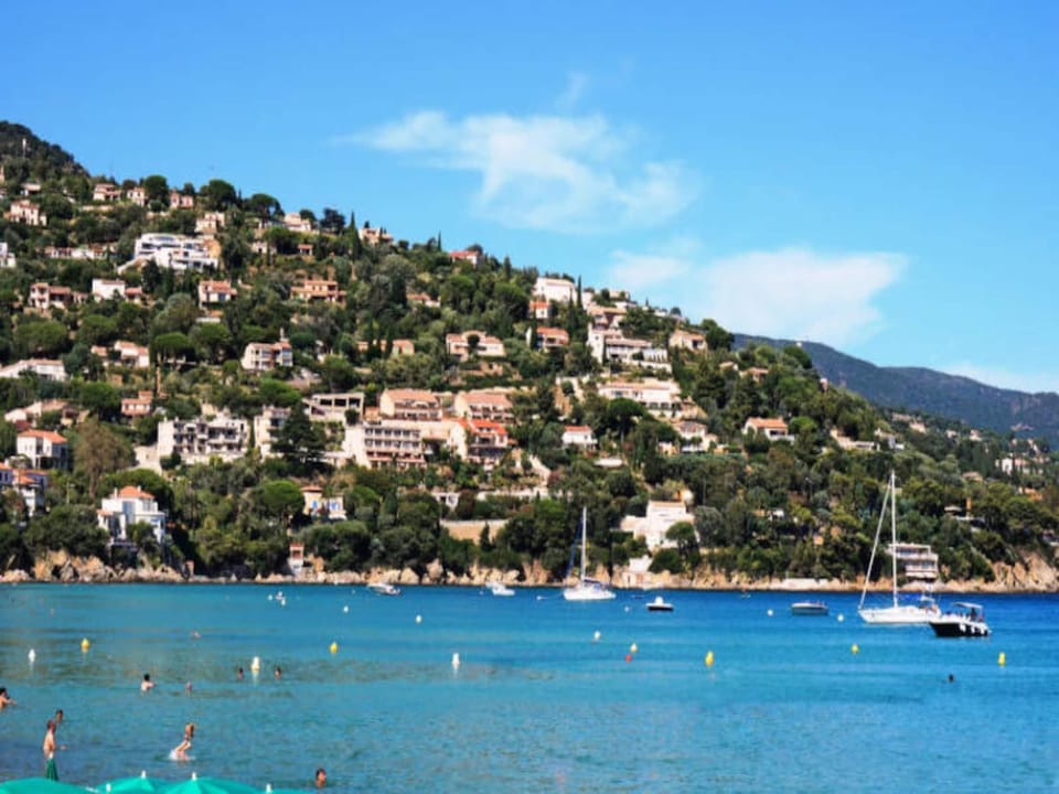 Rooms 4 People Hotel in Rayol-Canadel-sur-Mer