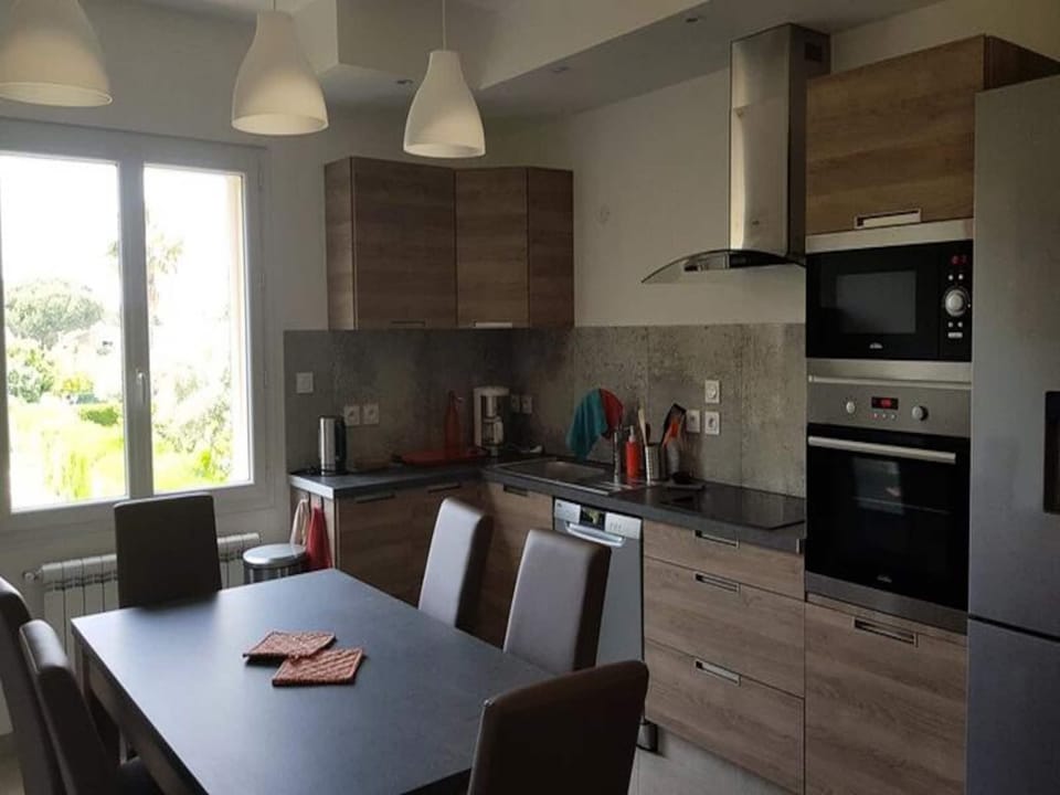 Residence Courtaude for 7 people Hotel in Six-Fours-les-Plages