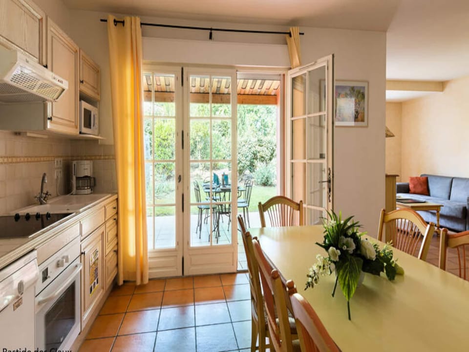 Room House 24 People Hotel in Fayence