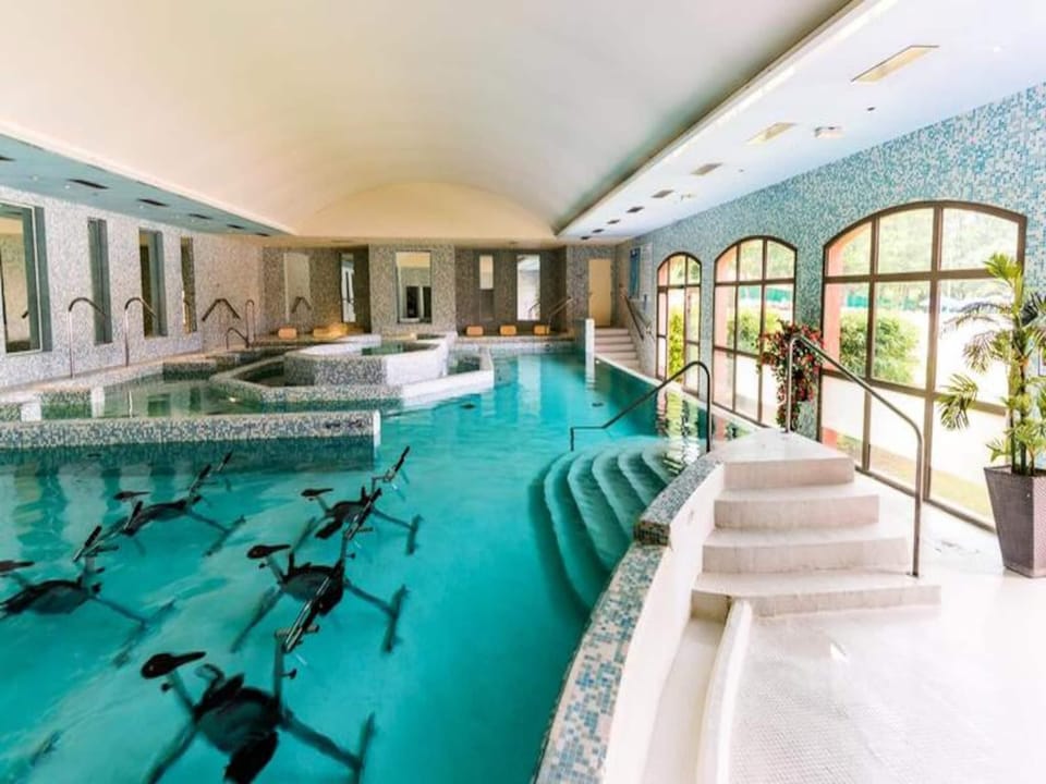 Room House 24 People Hotel in Fayence