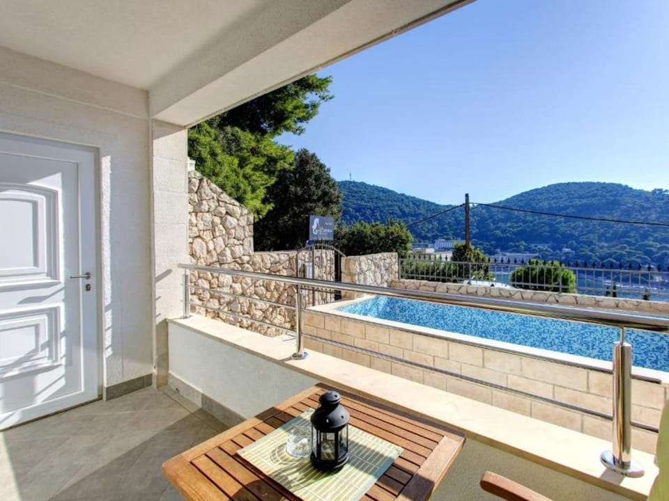 One-Bedroom Apartment With Balcony And Sea View Premier Hotel in Dubrovnik