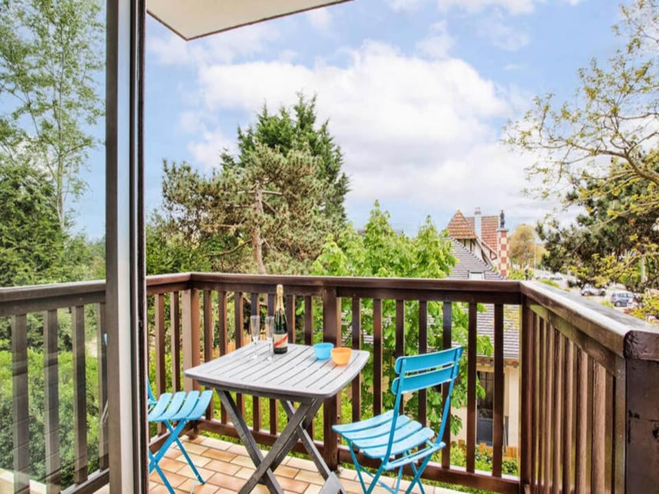 Cabourg Holiday Rental with three rooms Hotel in Cabourg