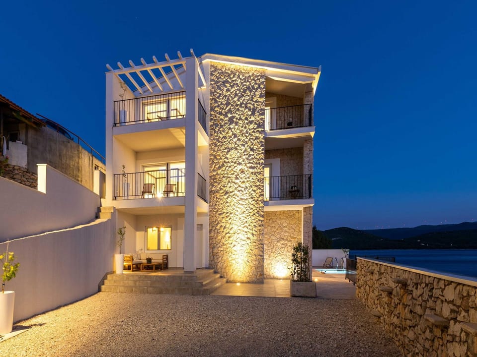 Villa Simpleza - Six Bedroom Villa with Private Pool and Jacuzzi Resort in Dubrovnik-Neretva County