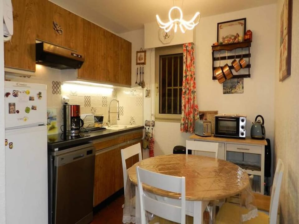 Rooms for 6 People Hotel in La Londe-les-Maures