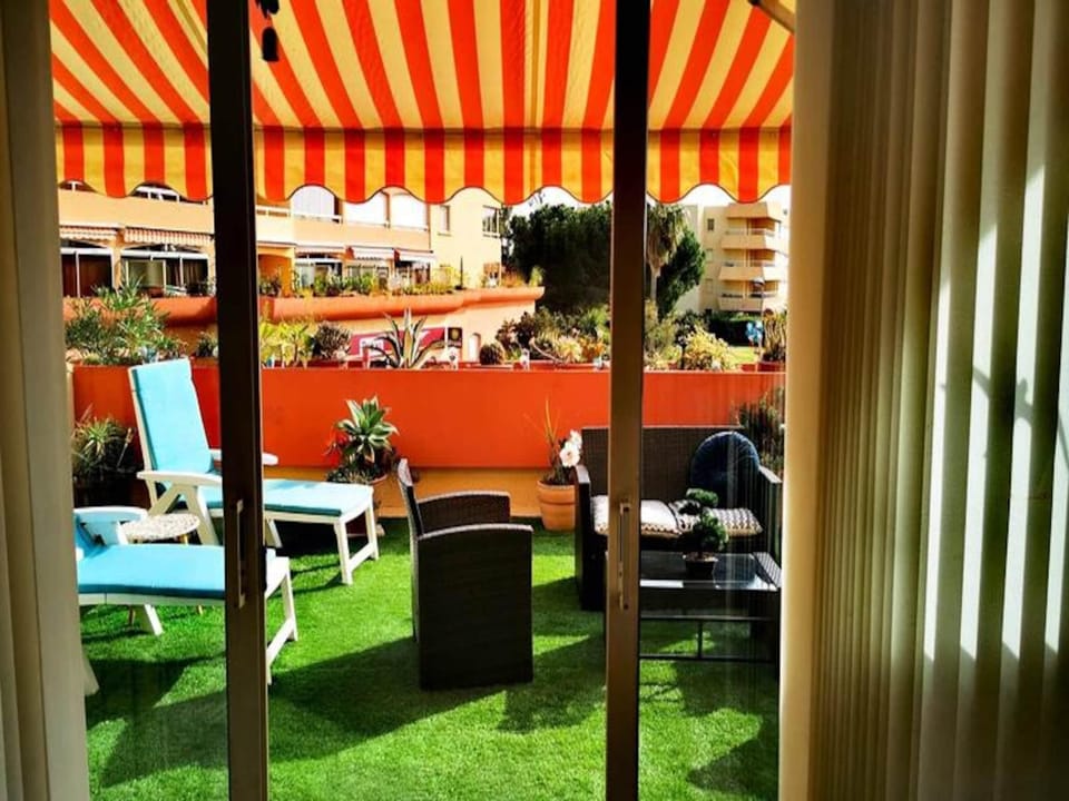 Rooms for 6 People Hotel in La Londe-les-Maures
