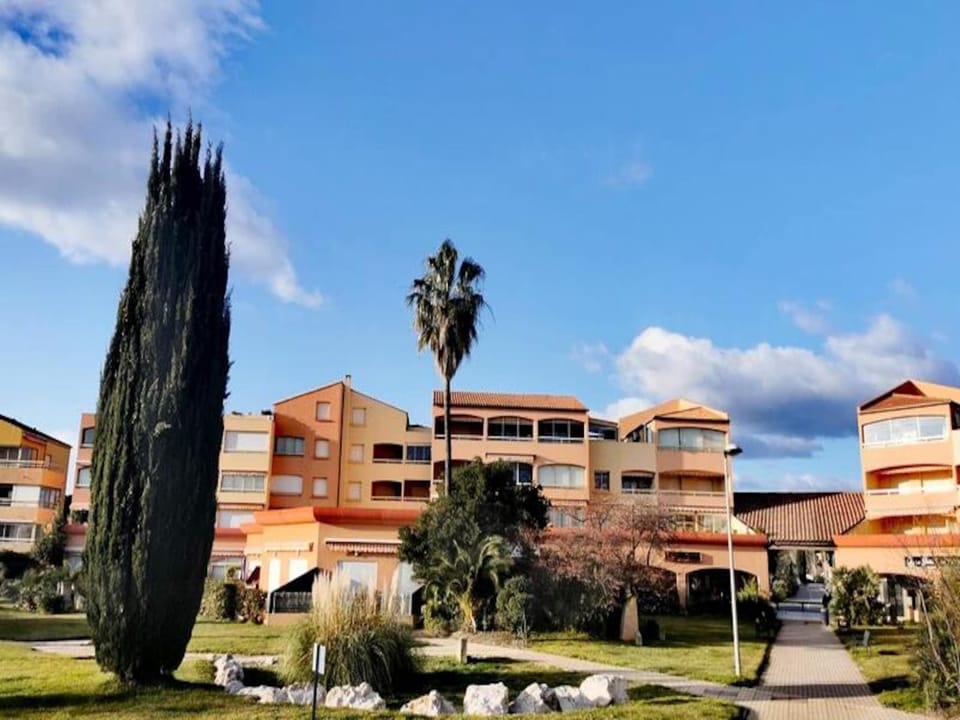 Rooms for 6 People Hotel in La Londe-les-Maures