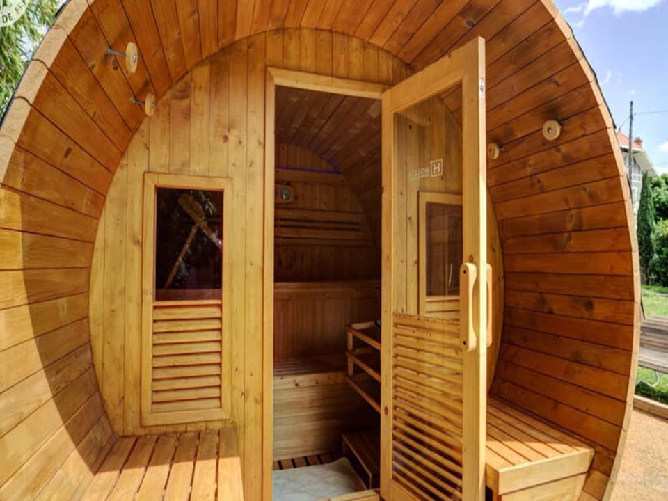 House 9 People Hotel in Auvergne-Rhône-Alpes