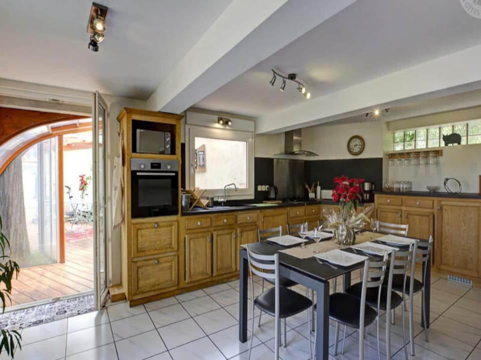 House 9 People Hotel in Auvergne-Rhône-Alpes
