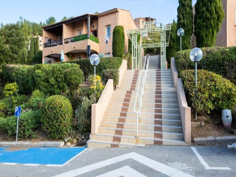 Comfort Apartment 2 bedrooms 6 people Hotel in Sainte-Maxime