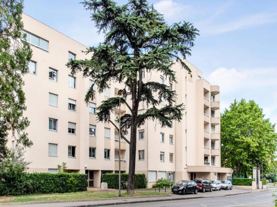 Apartments for 4 People Hotel in Caluire-et-Cuire