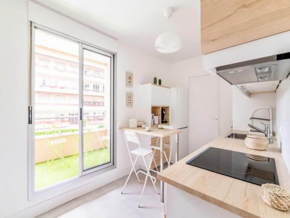 Apartments for 4 People Hotel in Caluire-et-Cuire