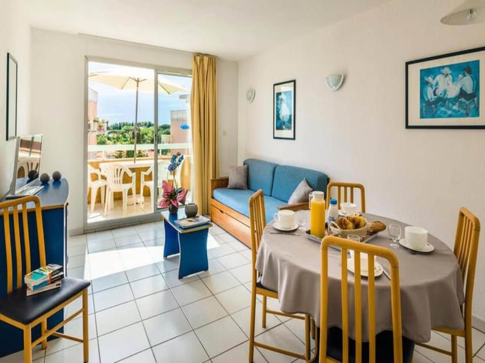 rooms 5 people Hotel in Cavalaire-sur-Mer