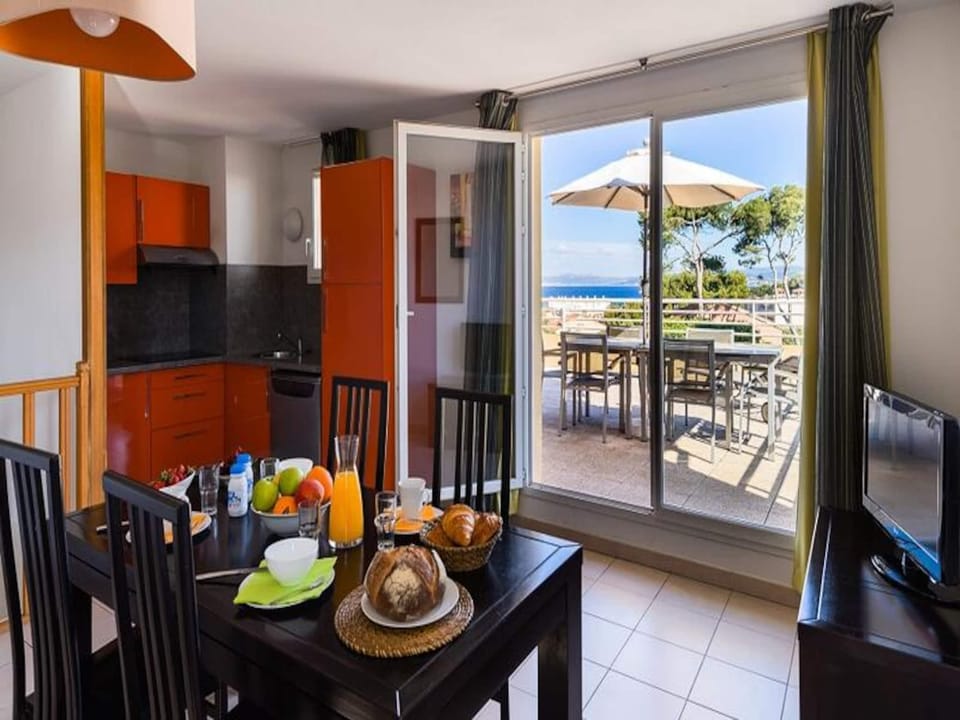 Room Apartment Cabin 6 People Hotel in Six-Fours-les-Plages