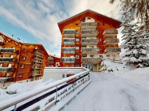 Snug apartment with balcony Hotel in Nendaz