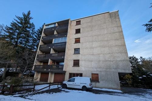Beautiful Apartment With Balcony Hotel in Saint-Chaffrey