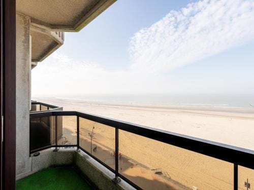 Seaside Apartment in Belgium with Ocean Views Hotel in Bruges