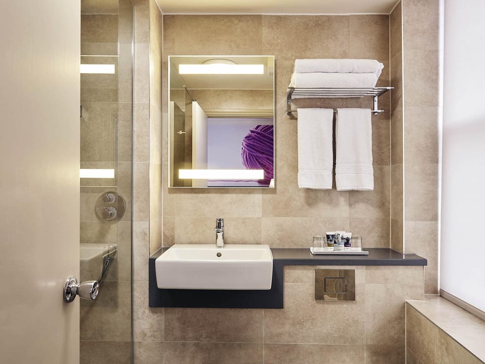 Sunday Exeter Rougemont Hotel  Standard Double Hotel in Exeter