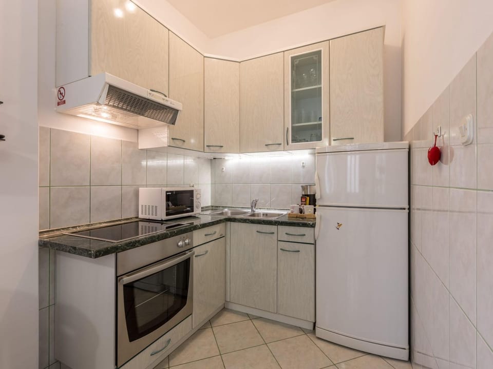 Comfort One Bedroom Apartment with Terrace and Sea View A2 Hotel in Bol