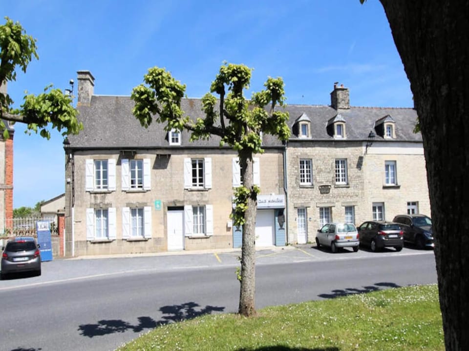 House 8 People Hotel in Normandy