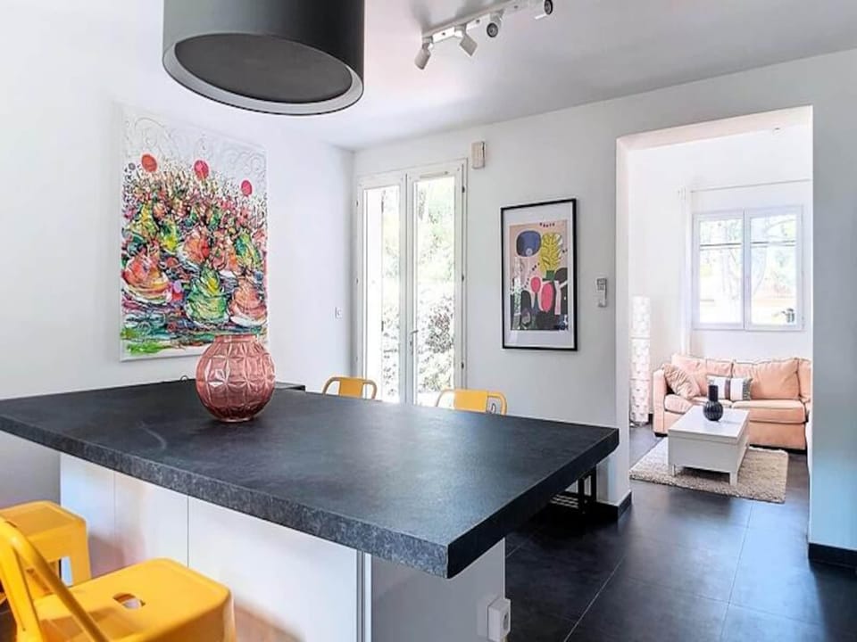 Houses  Villas for 4 People Hotel in Cassis