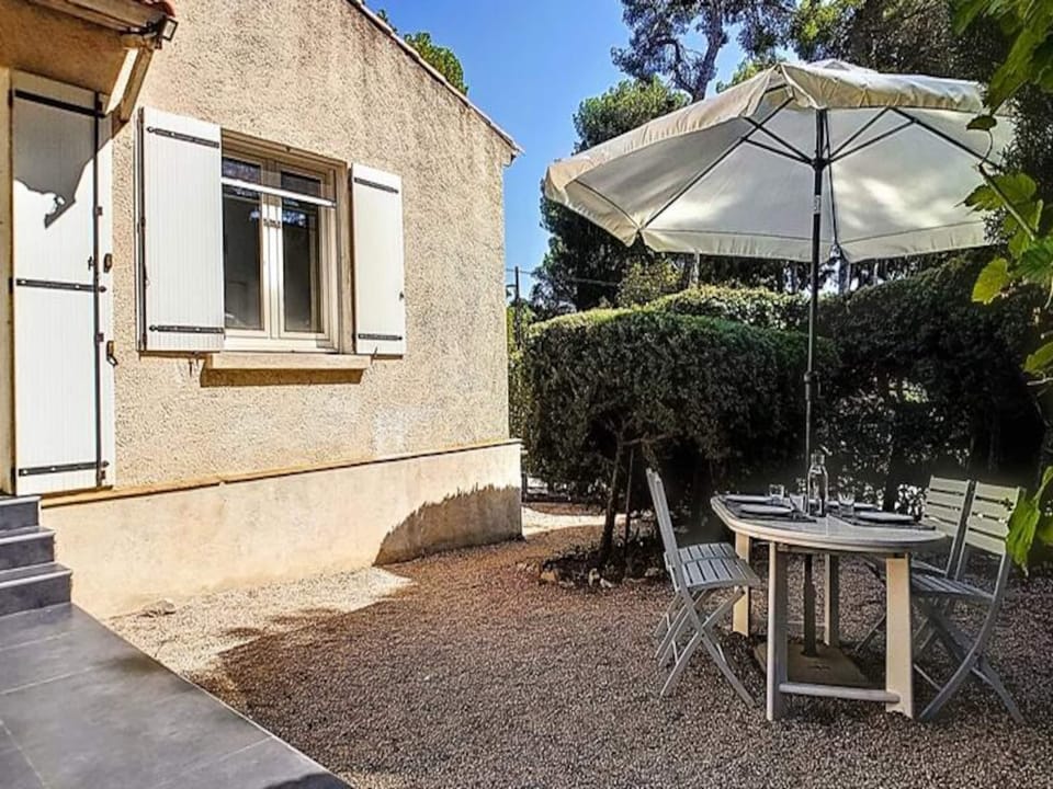 Houses  Villas for 4 People Hotel in Cassis