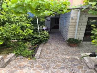 Cozy Apartments Zute, island of Korcula-Two-Bedroom Apartment With Terrace And Sea View A1 Hotel in Račišće