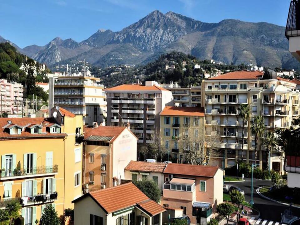 Rooms for 4 People Hotel in Menton