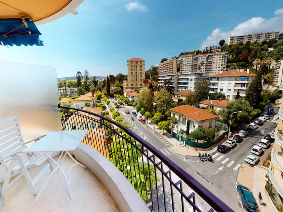 Rooms for 4 People Hotel in Menton