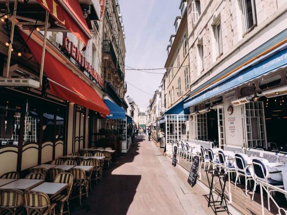 Houses  Villas for 4 People Hotel in Deauville