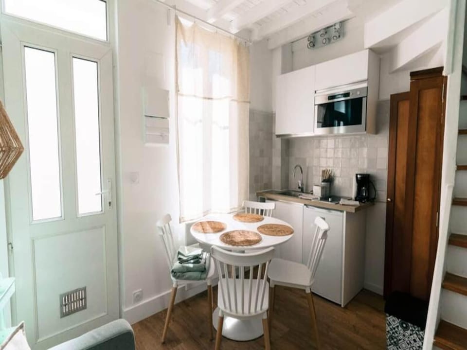 Houses  Villas for 4 People Hotel in Deauville
